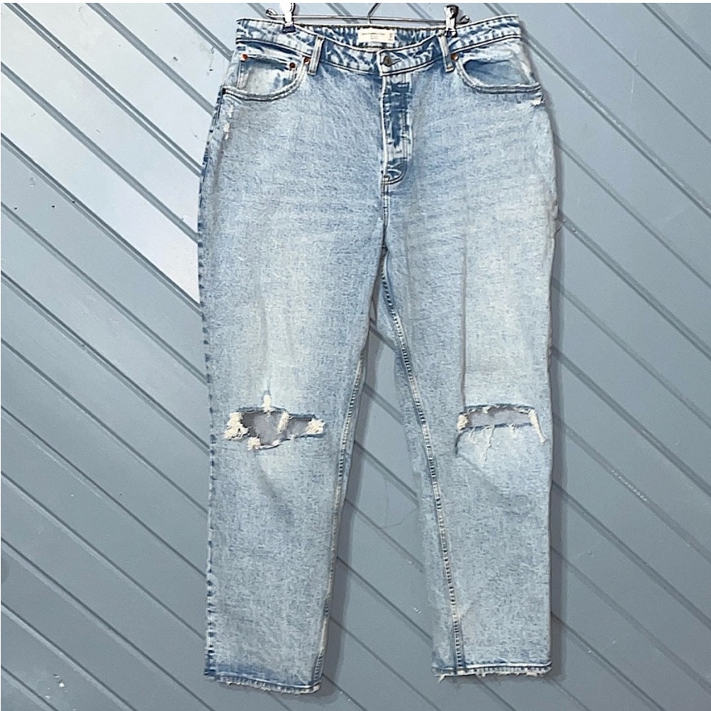 Abercrombie & Fitch The Dad High Rise Curve Love light wash jeans